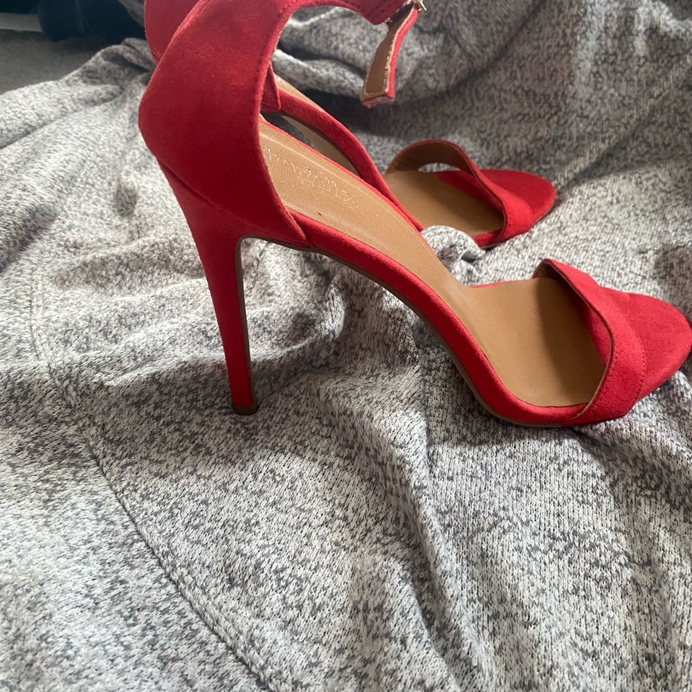 Charlotte Rouse red pumps - Picture 2 of 2